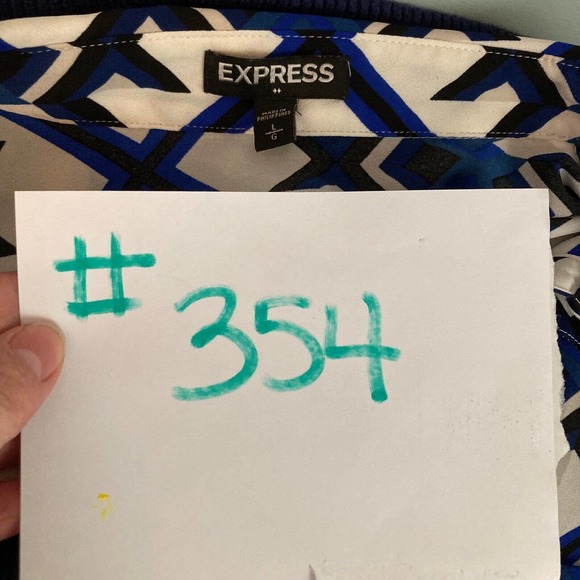 Express Shirt Womens Sz L Ivory Black Blue Patterned Pocket Button Up Blouse - Picture 10 of 11